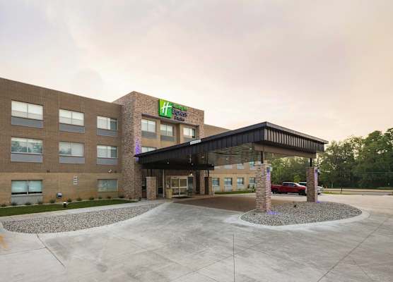 Holiday Inn Express & Suites PORTAGE by IHG 1
