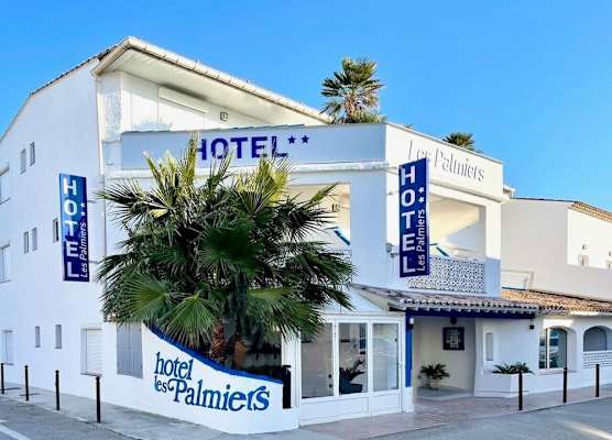 Hotel Les Palmiers En Camargue 1