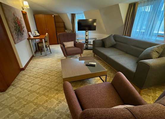 Golden Siyav Hotel 1