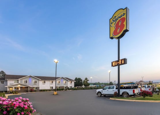 Super 8 by Wyndham South Boston VA 1