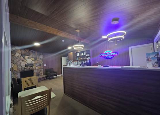 Howard Johnson by Wyndham Hinton 1