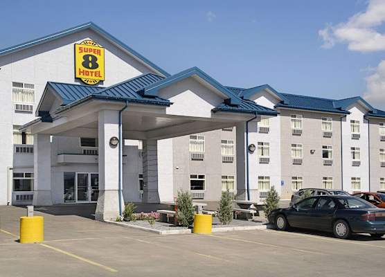Super 8 by Wyndham Fort Saskatchewan 1