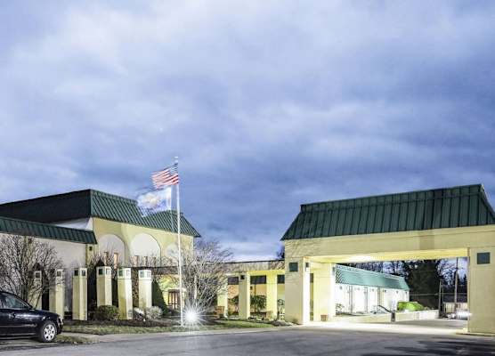 Ramada by Wyndham Indiana 1