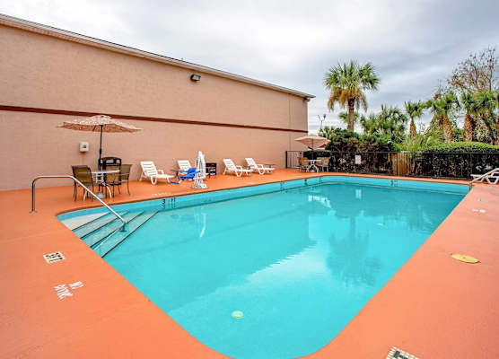 Quality Inn & Suites Live Oak I-10 Exit 283 1