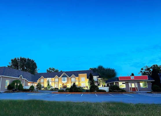 Fullerton Manor Inn 1