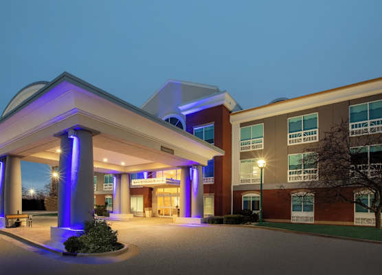 Holiday Inn Express & Suites GRAND RAPIDS-NORTH by IHG 1