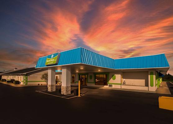 SureStay Hotel by Best Western Higginsville 1