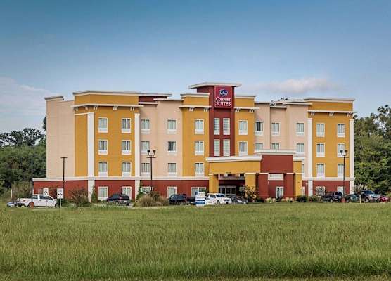 Comfort Suites near Tanger Outlet Mall 1