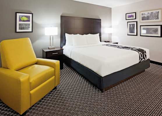 La Quinta Inn by Wyndham Oshkosh 1