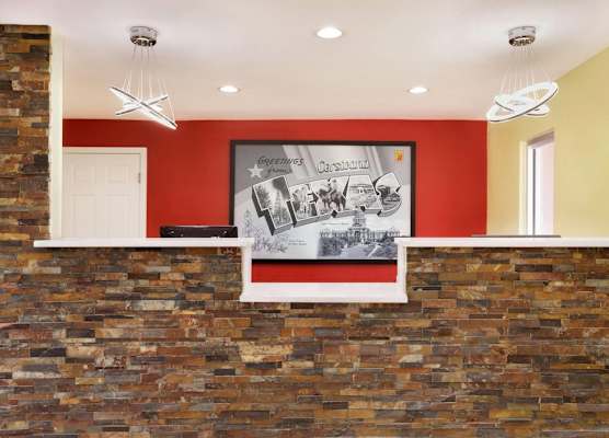 Super 8 by Wyndham Corsicana 1