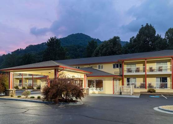 Ramada by Wyndham Maggie Valley 1