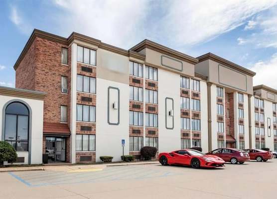 Days Inn & Suites by Wyndham Festus 1