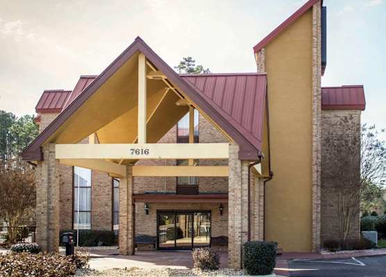 Comfort Inn & Suites Fuquay Varina 1