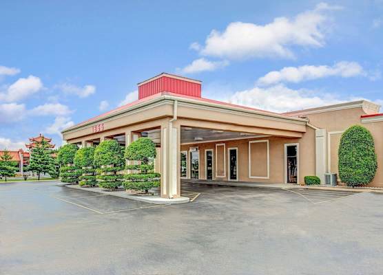 Ramada by Wyndham Murfreesboro 1