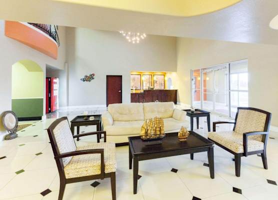 Super 8 by Wyndham Groesbeck 1