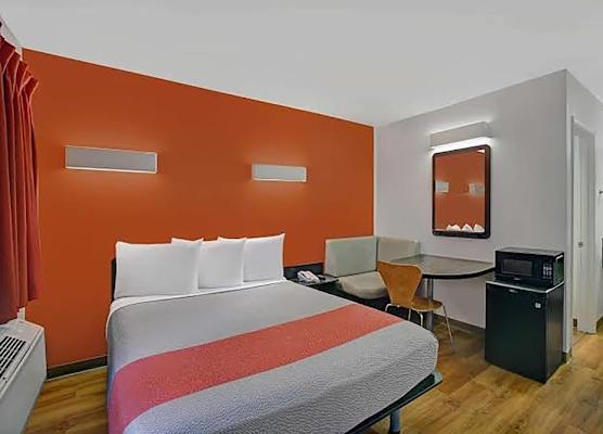 Super 8 by Wyndham Santa Clara 1