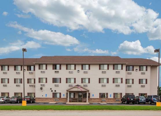 Super 8 by Wyndham Mason City 1