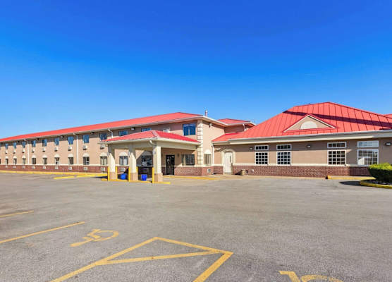 Super 8 by Wyndham Elizabethtown 1
