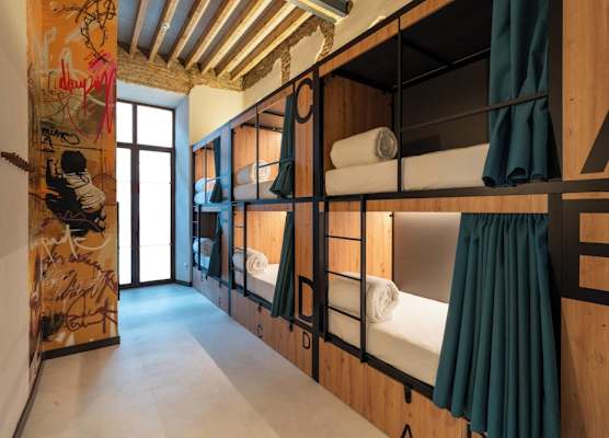 The Central House Granada Elvira Hostel 1