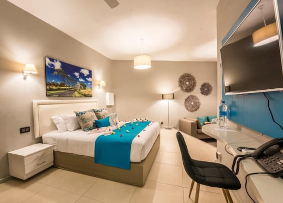 Azur Paradise Hotel & Rooftop Bar 1