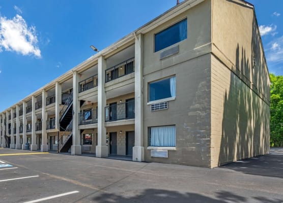 Econo Lodge Inn & Suites Virginia Beach - Norfolk 1
