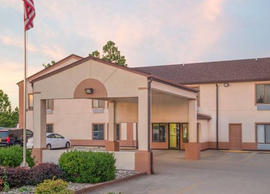 Super 8 by Wyndham Vincennes 1
