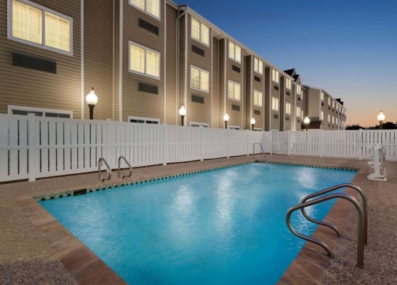Super 8 by Wyndham San Antonio Airport North 1