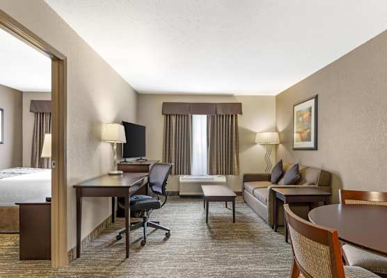 Best Western Plus Pembina Inn & Suites 1