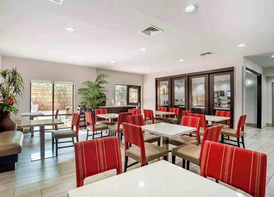 Comfort Suites At WestGate Mall 1