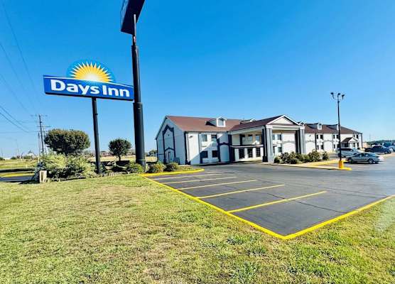 Days Inn by Wyndham Shawnee 1