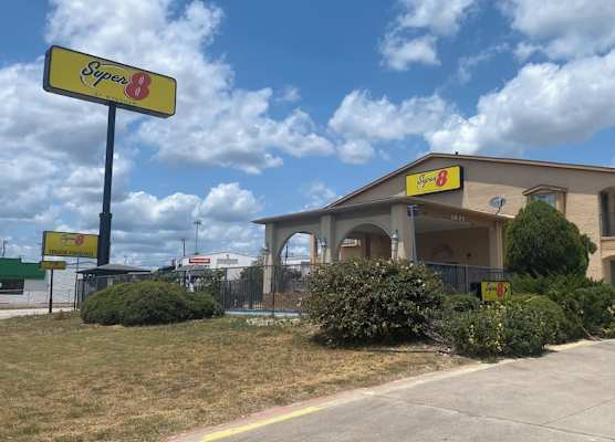 Super 8 by Wyndham Decatur Texas 1