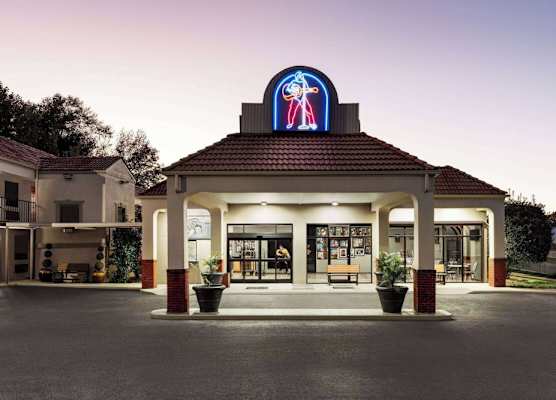 Days Inn by Wyndham Memphis at Graceland 1