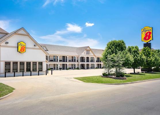 Super 8 by Wyndham City of Moore 1