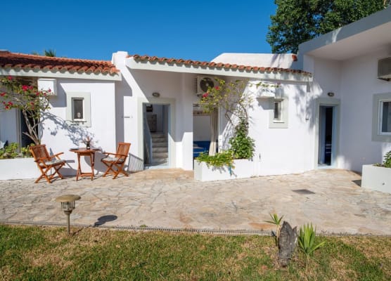 Costa Avithos 1