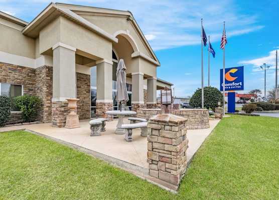 Comfort Inn & Suites Greenwood near University 1