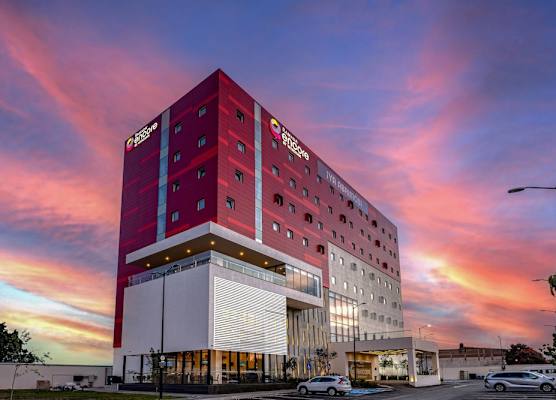 Ramada Encore by Wyndham Guadalajara Aeropuerto 1
