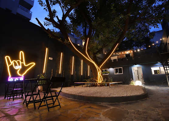 Play Hostel Garden 1