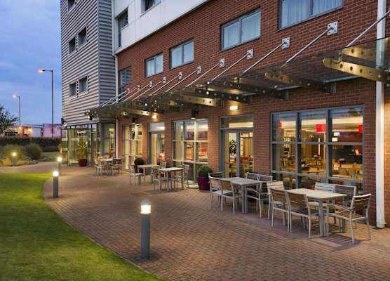 Ramada Encore by Wyndham Doncaster Airport 1