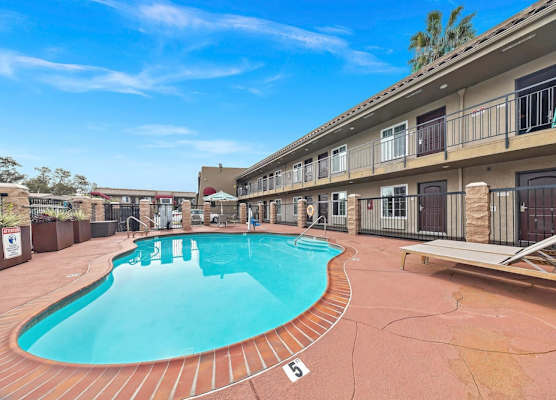 Econo Lodge Inn & Suites Escondido Downtown 1