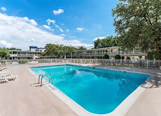 Howard Johnson by Wyndham Albany 1