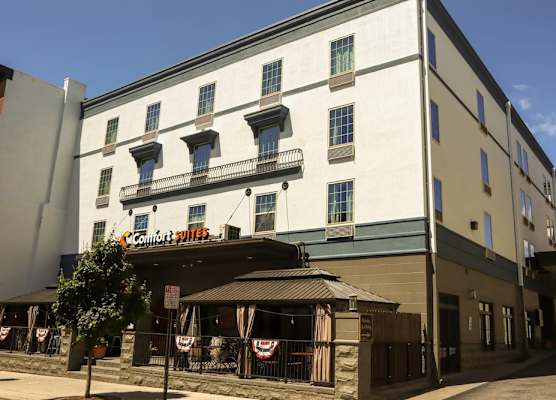 Comfort Suites Downtown Carlisle 1