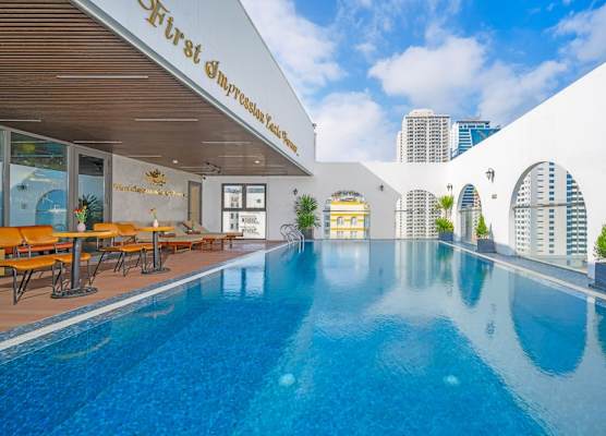 Golden Lotus Hotel Da Nang - Rooftop Bar Sea View 1