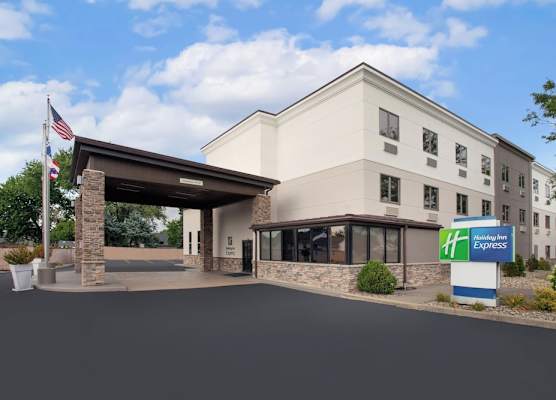 Holiday Inn Express CLEVELAND AIRPORT - BROOK PARK by IHG 1