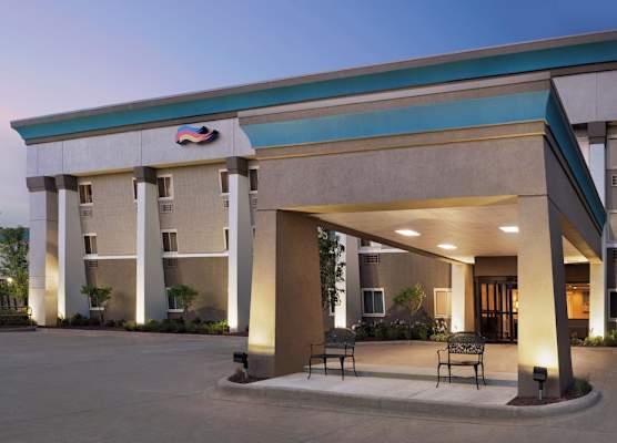 Baymont by Wyndham Mt. Pleasant 1