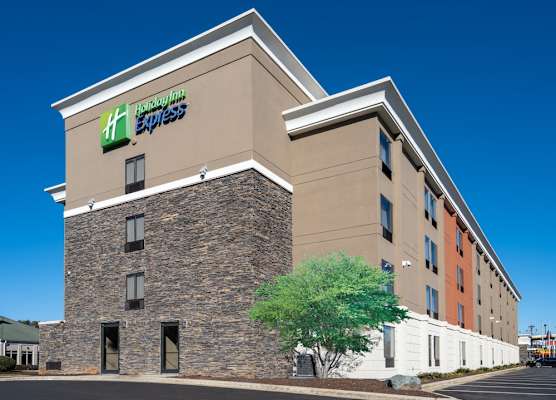 Holiday Inn Express & Suites GREENSBORO-(I-40 @ WENDOVER) by IHG 1