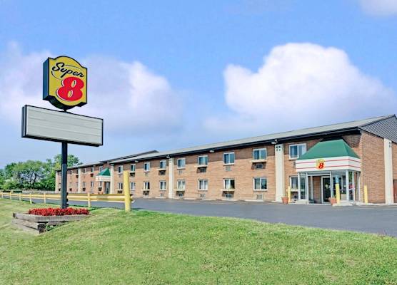 Super 8 by Wyndham Kenmore/Buffalo/Niagara Falls Area 1