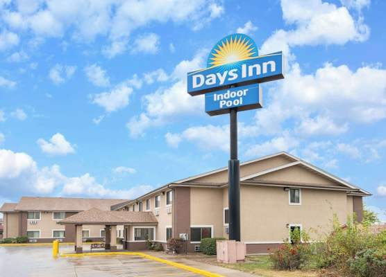 Days Inn by Wyndham Topeka 1
