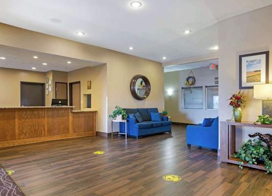 Comfort Inn & Suites Pittsburg KS 1