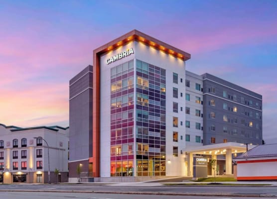 Cambria Hotel Niagara Falls 1