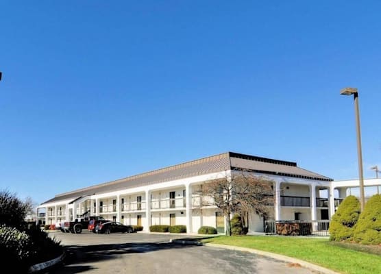 Suburban Studios Christiansburg - Blacksburg 1